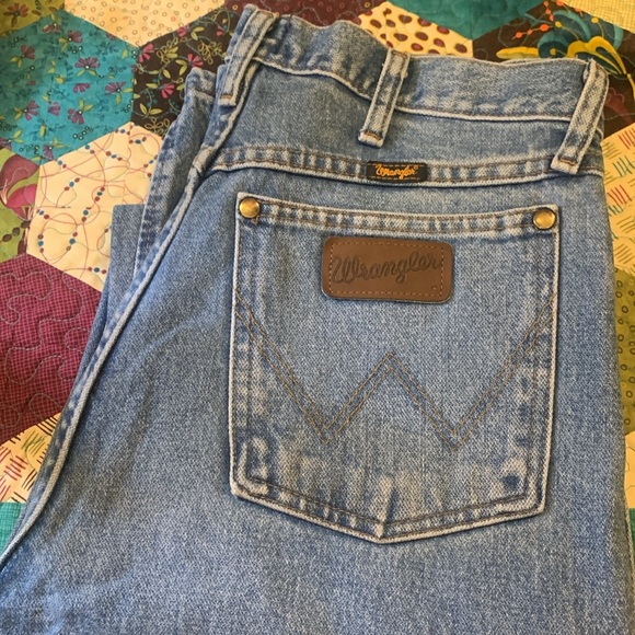 Mens gently worn Wrangler 47 MWZ, Regular fit, size 32 x 34 - Picture 5 of 5